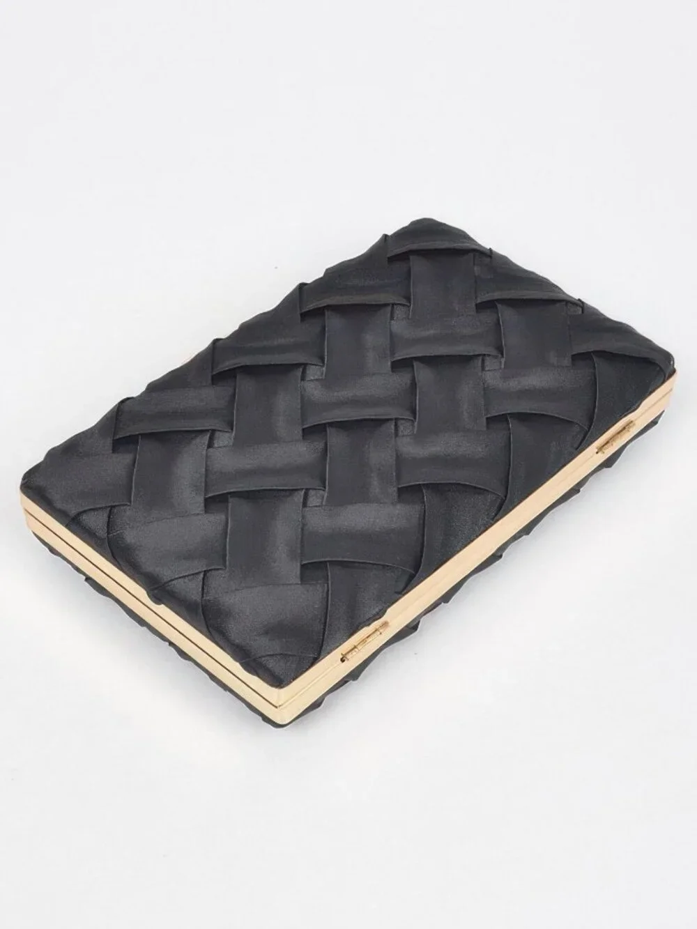 Cross Hatched Chain Clutch